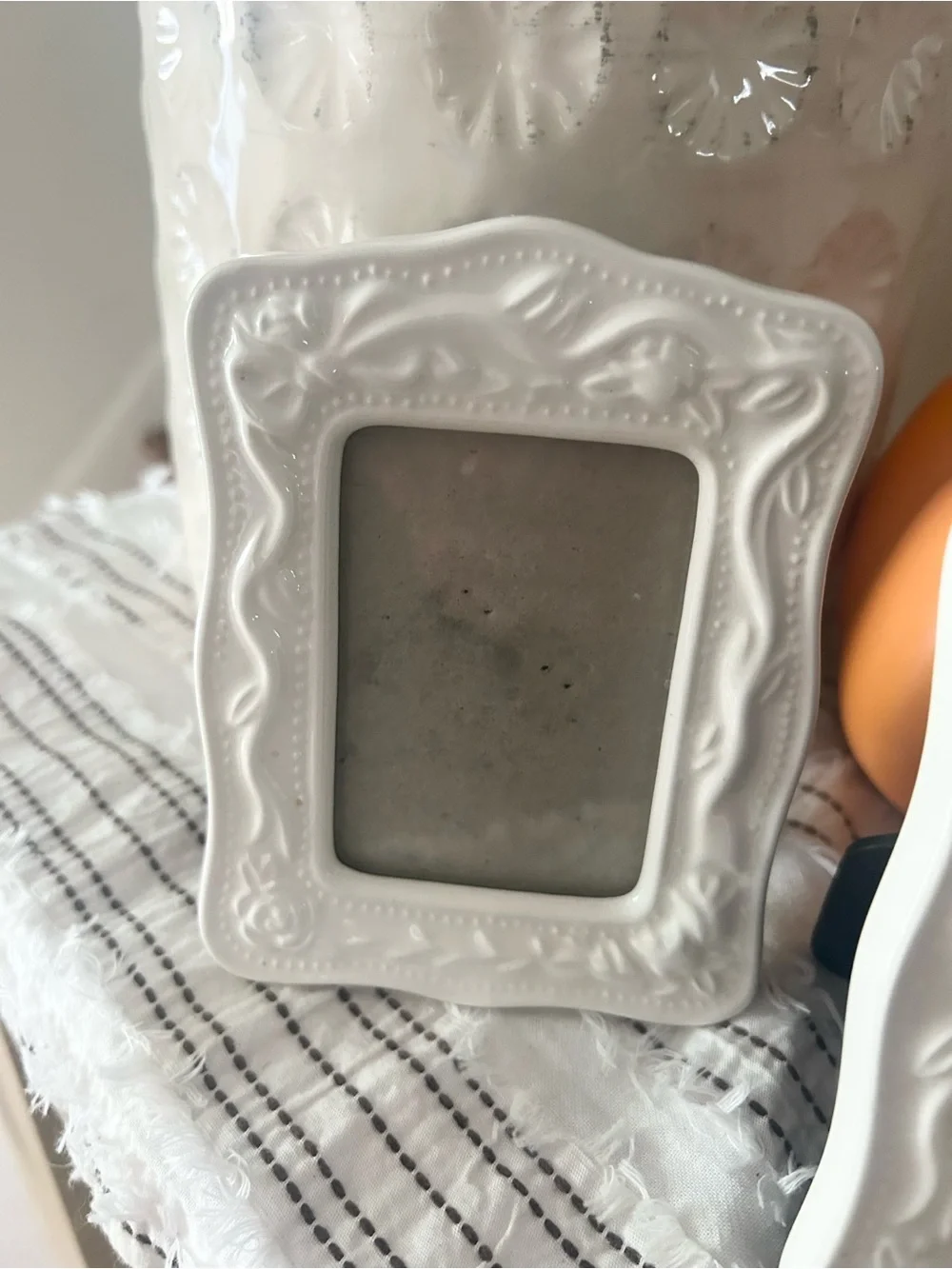 Set of 2 Vintage White Ceramic Scroll Bow Picture Frames Cottagecore 5”